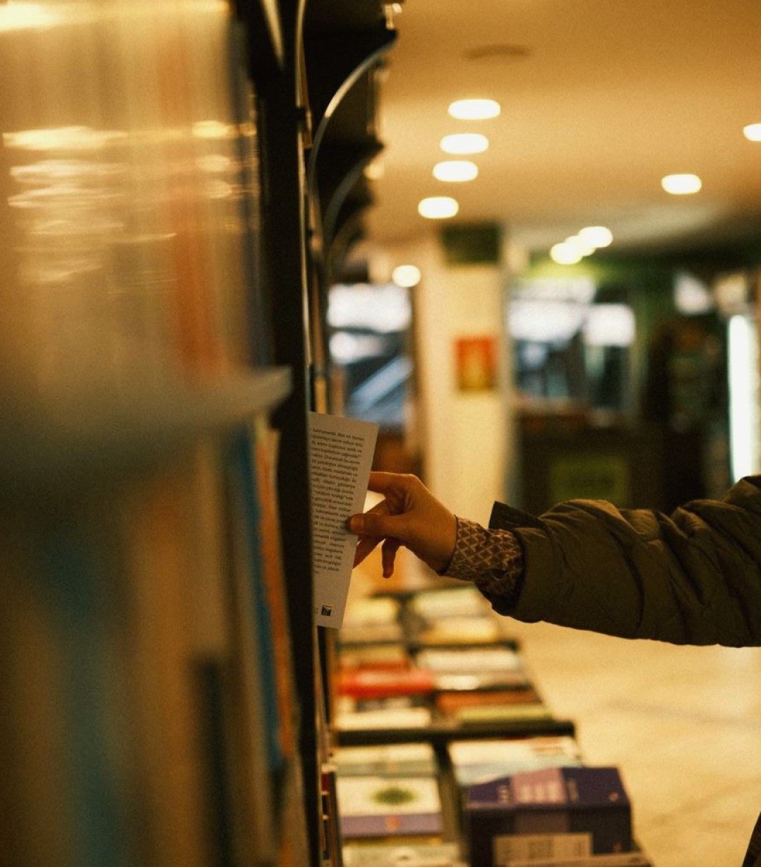 Before You Visit: A Checklist for Judging a Local Café or Bookshop